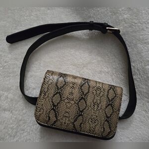 Badiya Faux Snake Skin Adjustable Belt Waist Bag W/Magnetic Closures GUC